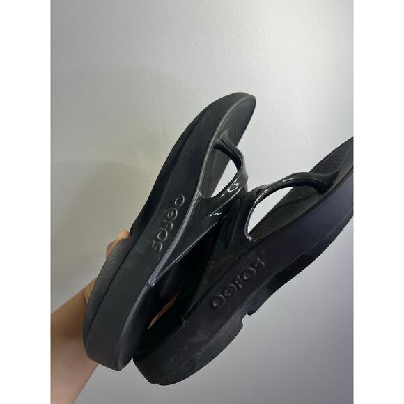OOFOS Women OOLALA Sandals in Black Size 8 - Picture 7 of 7